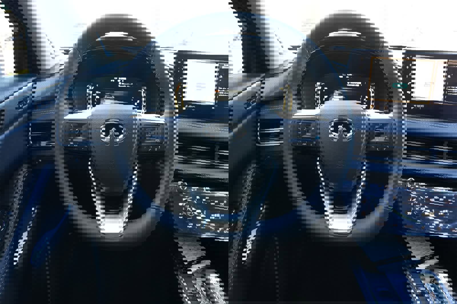 New 2026 INFINITI QX60 Luxe image 9