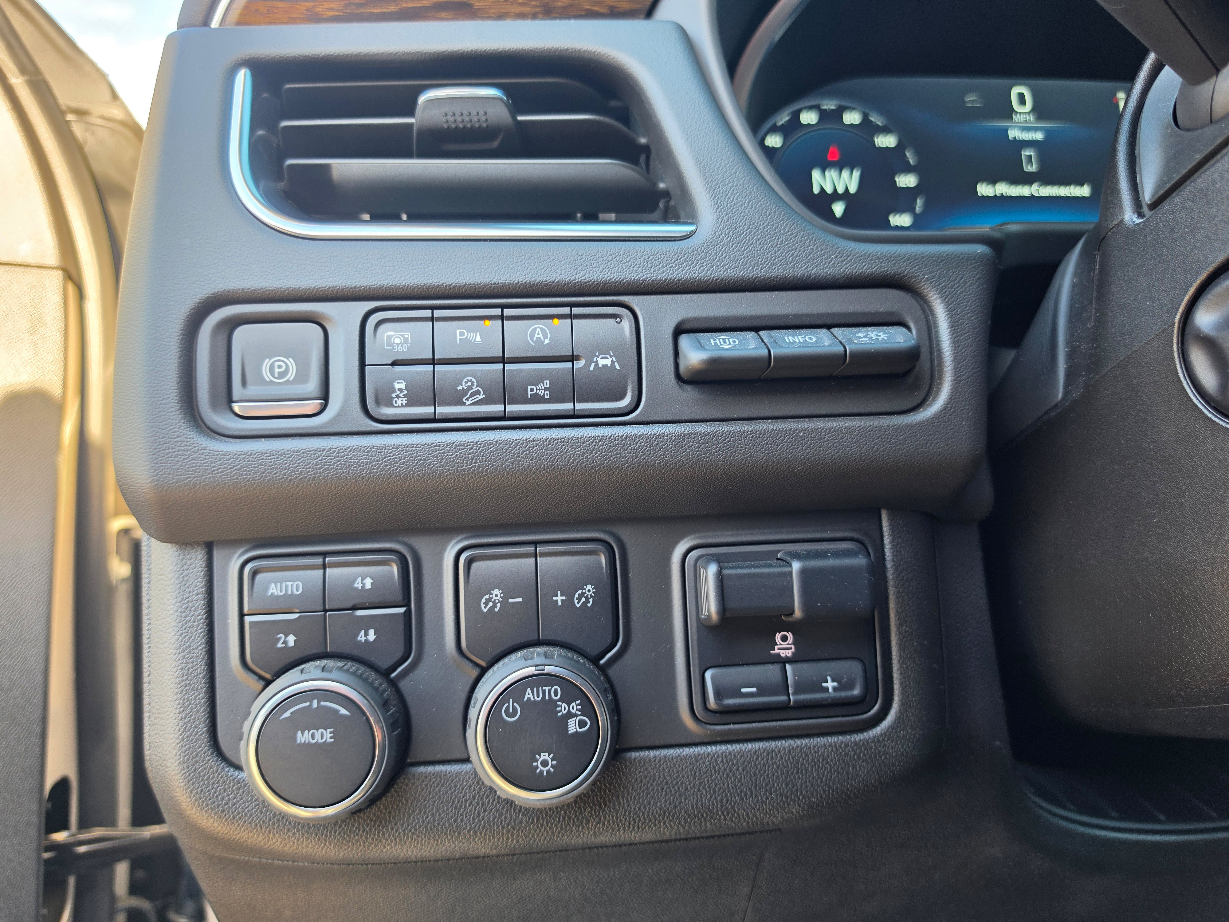 Used 2024 Chevrolet Tahoe Premier w/ Advanced Technology Package AWD/4WD image 21