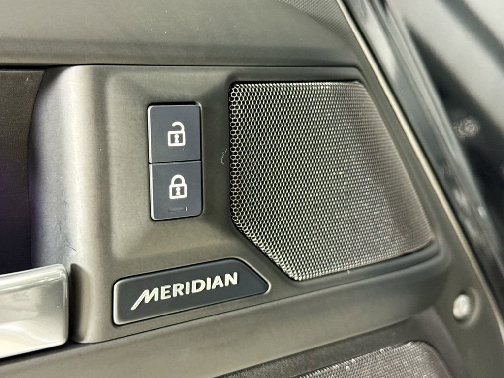 Used 2025 Land Rover Defender 110 S image 22