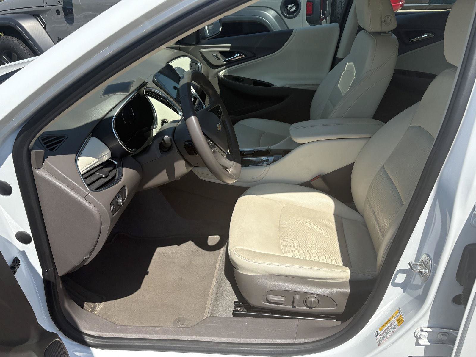 Used 2024 Chevrolet Malibu LT FWD image 4