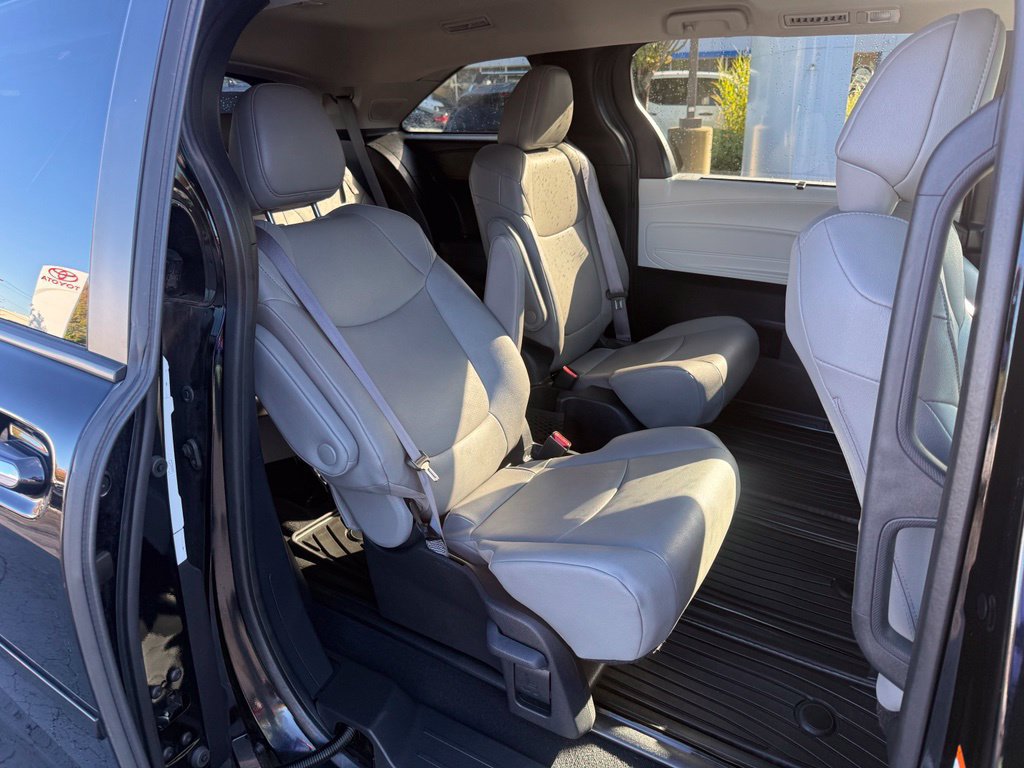 Used 2025 Toyota Sienna XLE w/ XLE Plus Package AWD/4WD image 18