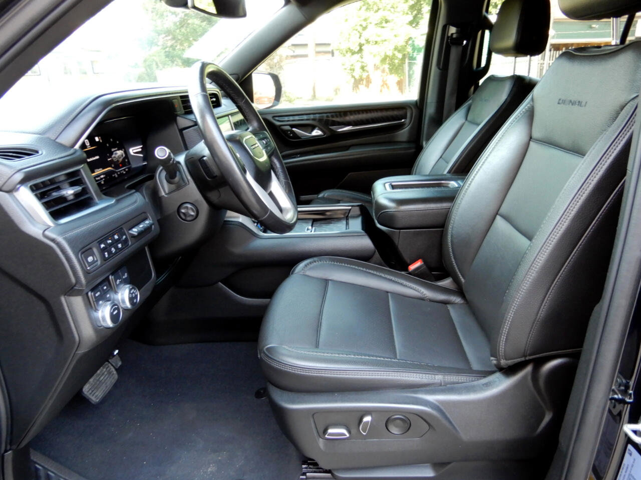 Used 2022 GMC Yukon Denali image 11