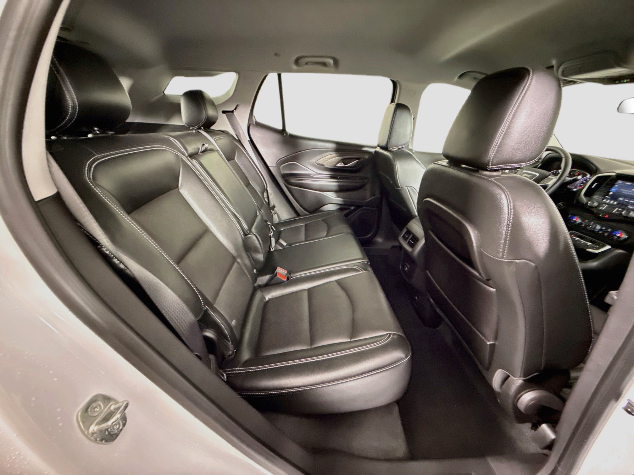 Used 2023 GMC Terrain SLT w/ Tech Package FWD image 27