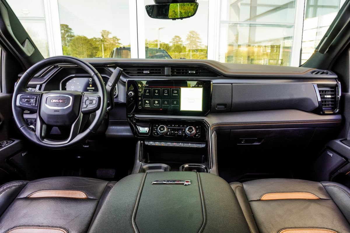 Used 2024 GMC Sierra 2500 AT4 w/ AT4 Premium Plus Package AWD/4WD image 5