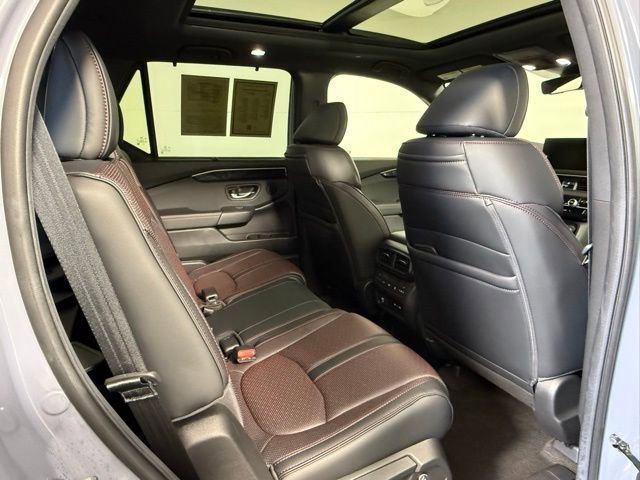 Used 2025 Honda Pilot Black Edition image 51