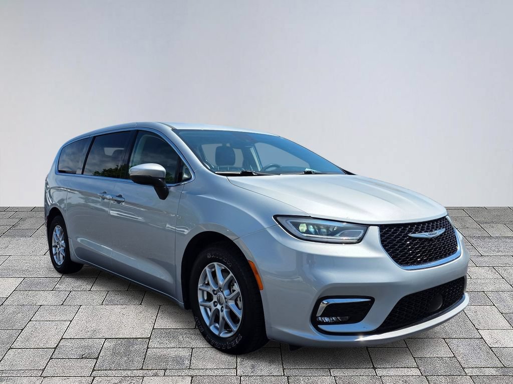 Used 2023 Chrysler Pacifica Touring-L
