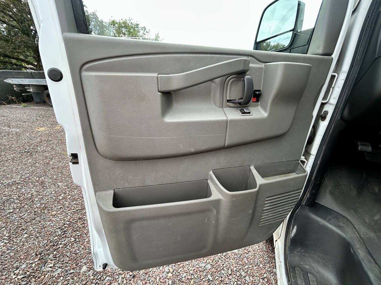 Used 2018 Chevrolet Express 2500 w/ Driver Convenience Package RWD image 10