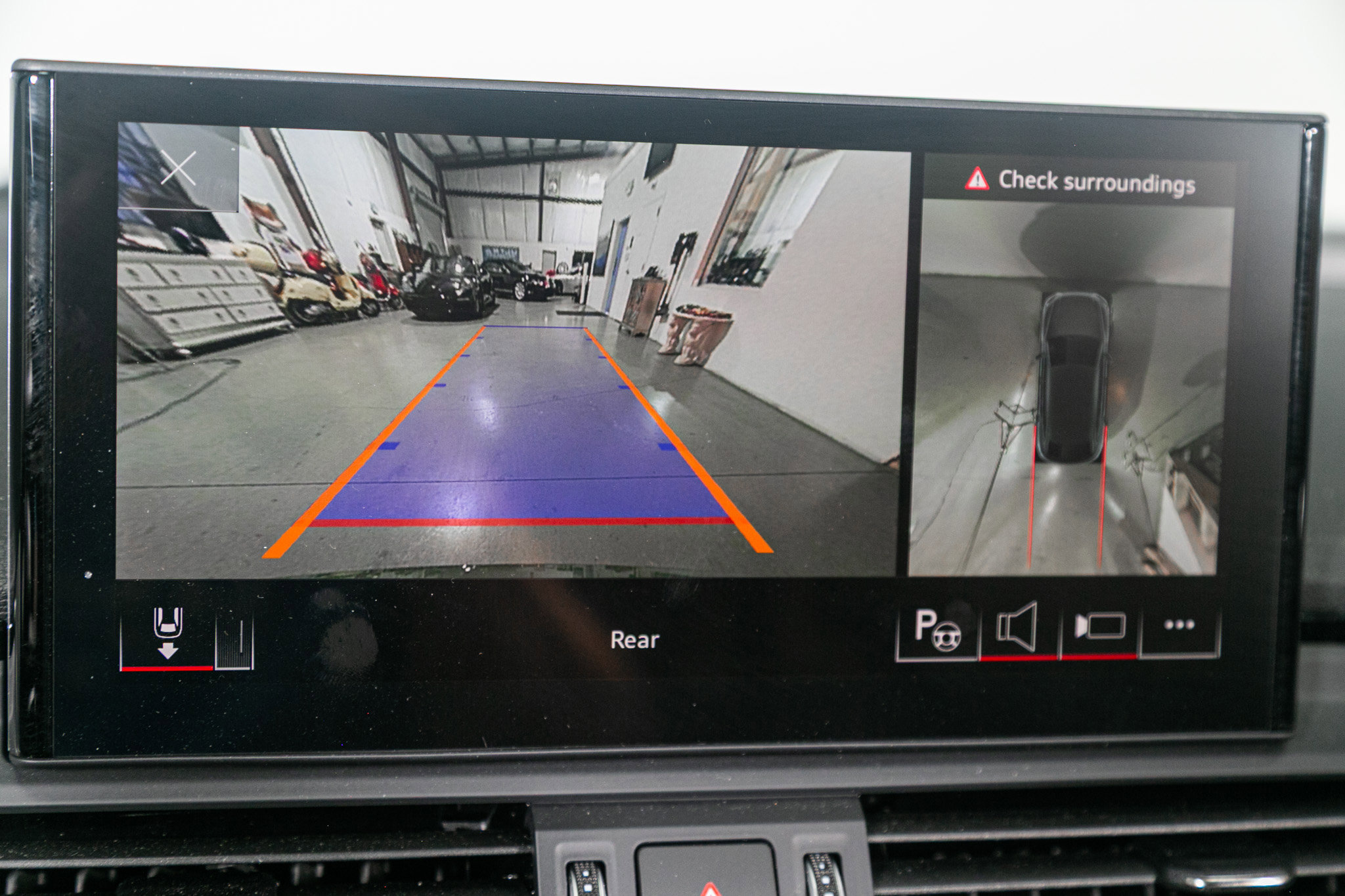 Used 2023 Audi SQ5 Prestige w/ Prestige Package image 16