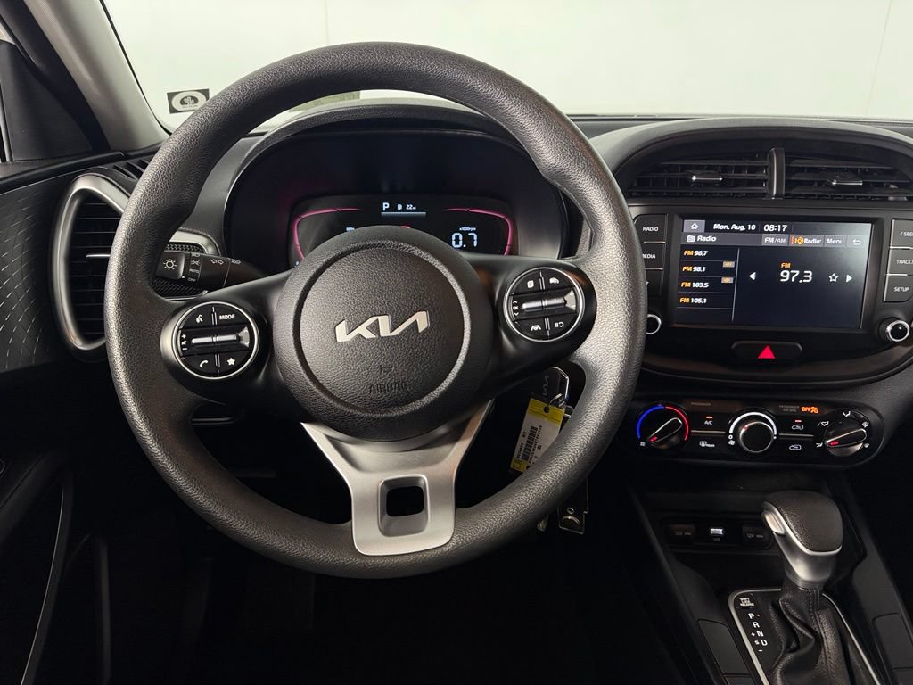 Used 2025 Kia Soul LX w/ LX Technology Package FWD image 13