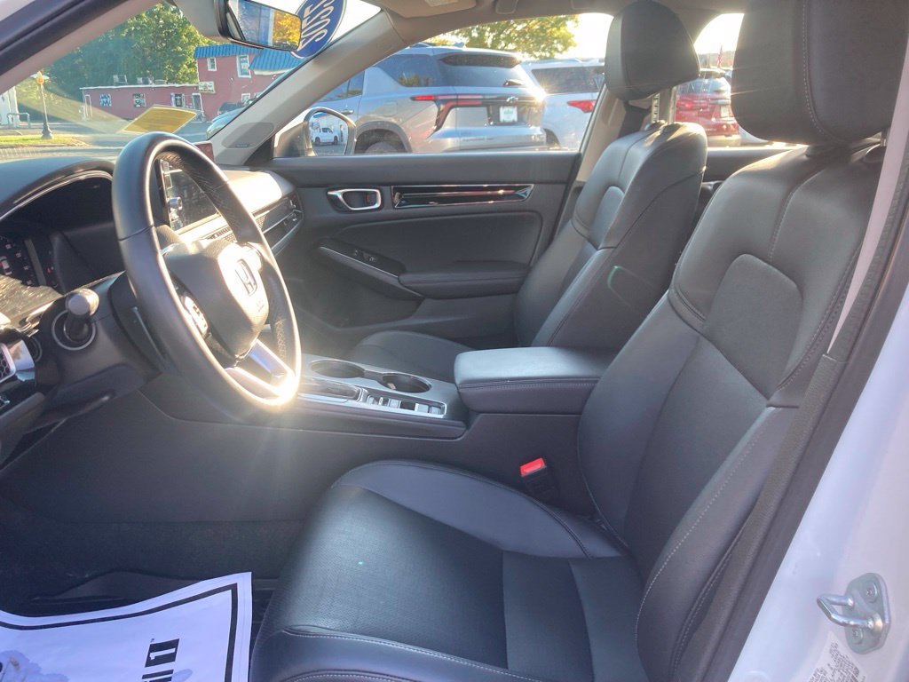 Used 2022 Honda Civic Touring image 3