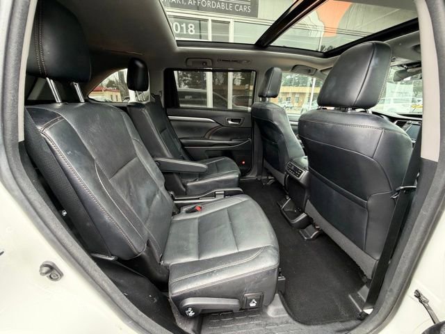 Used 2017 Toyota Highlander Limited Platinum image 16