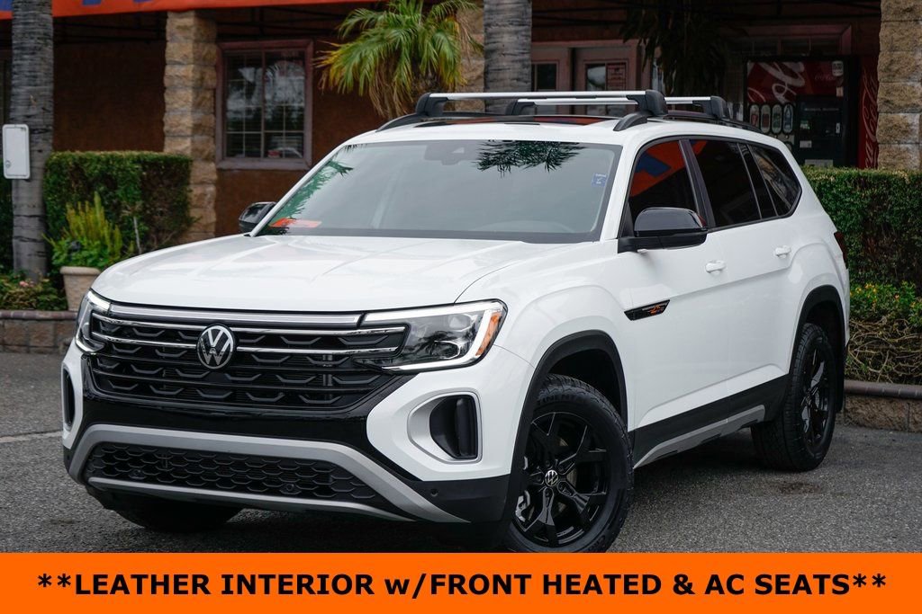 Used 2025 Volkswagen Atlas Peak Edition SE image 4