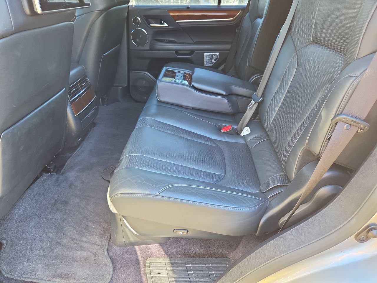 Used 2017 Lexus LX 570 4WD w/ Luxury Package image 26