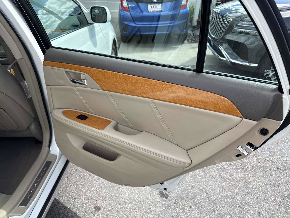 Used 2007 Toyota Avalon Limited FWD image 16