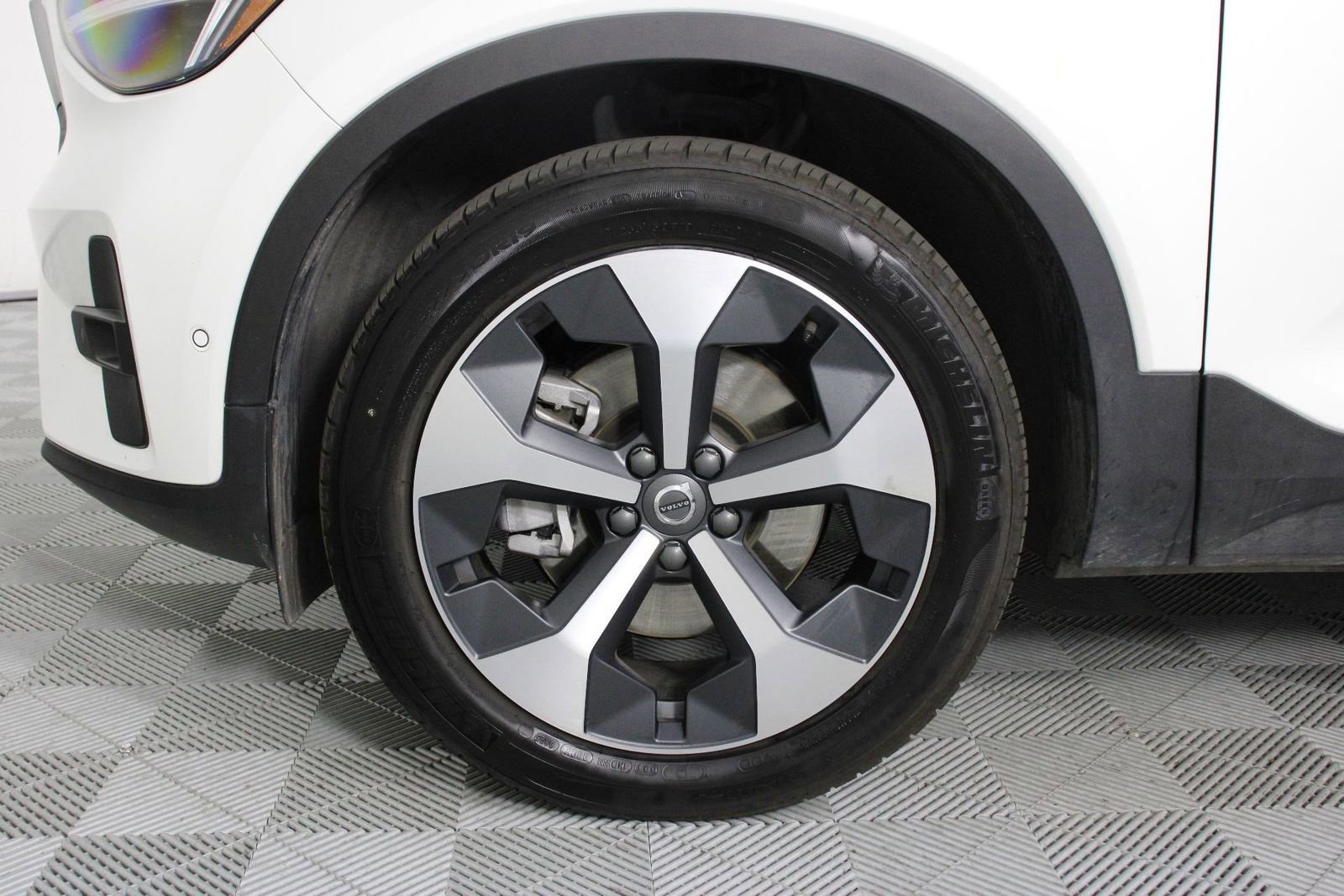 Certified 2025 Volvo XC40 B5 Plus image 28