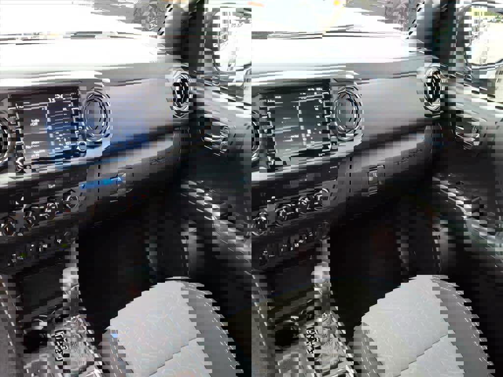 Used 2021 Toyota Tacoma TRD Off-Road w/ Technology Package image 15