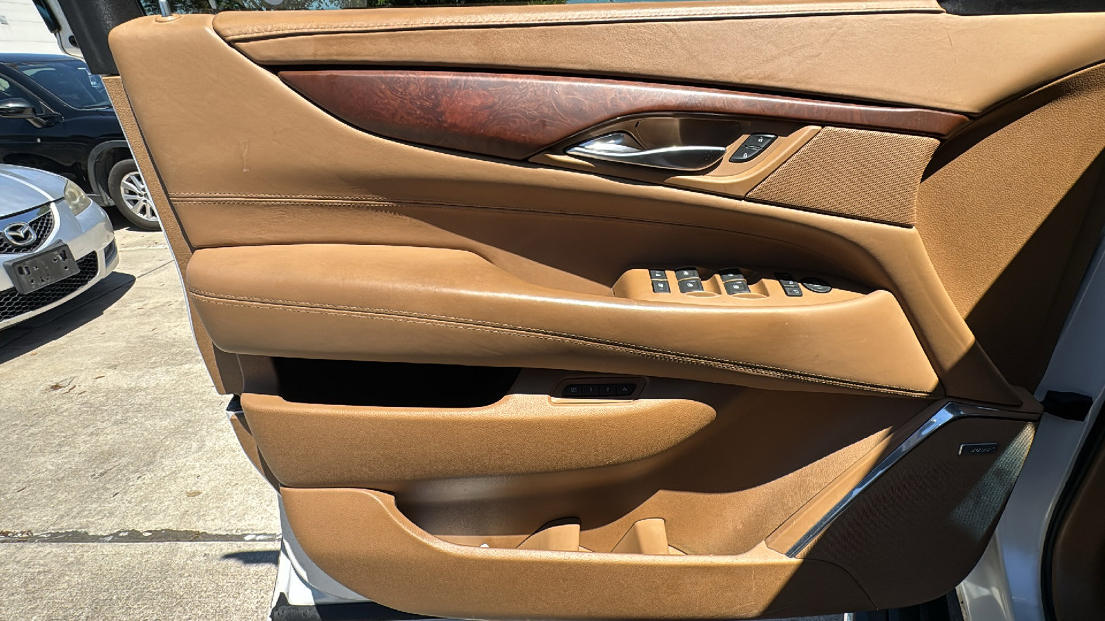 Used 2017 Cadillac Escalade Platinum image 12