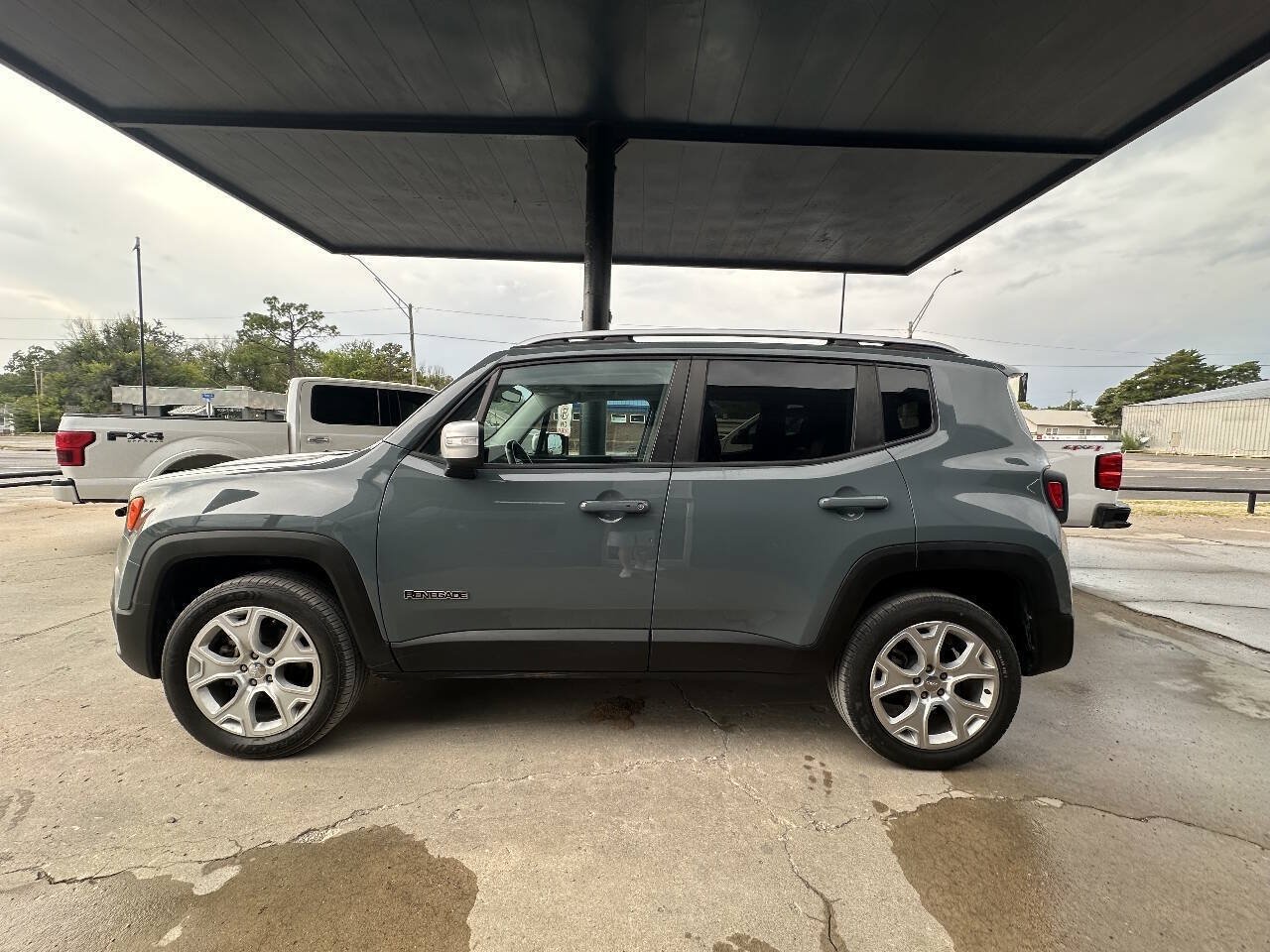Used 2017 Jeep Renegade Limited AWD/4WD image 5
