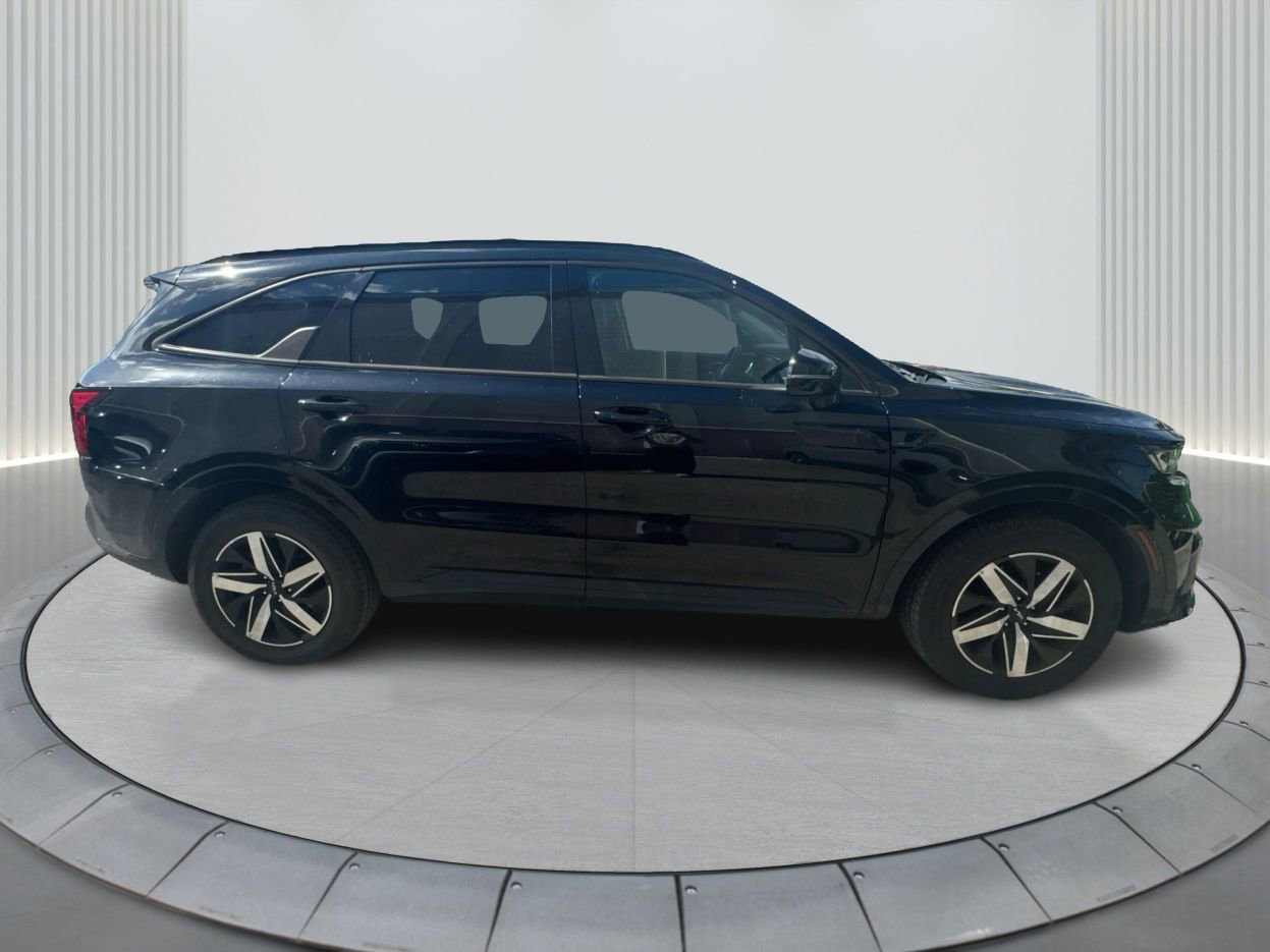 Used 2023 Kia Sorento S image 4