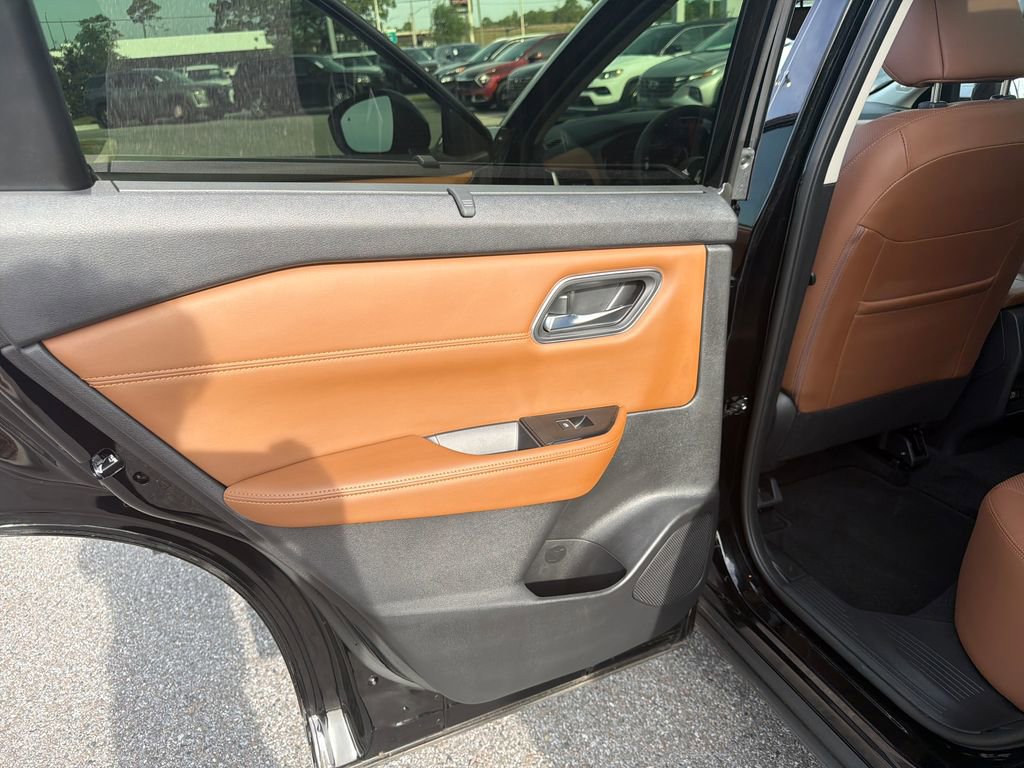 Certified 2024 Nissan Rogue Platinum w/ Platinum Premium Package FWD image 19