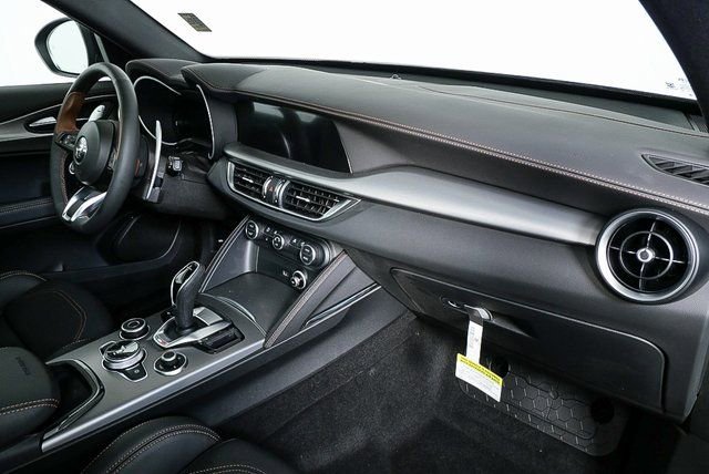 New 2025 Alfa Romeo Stelvio Sprint image 24