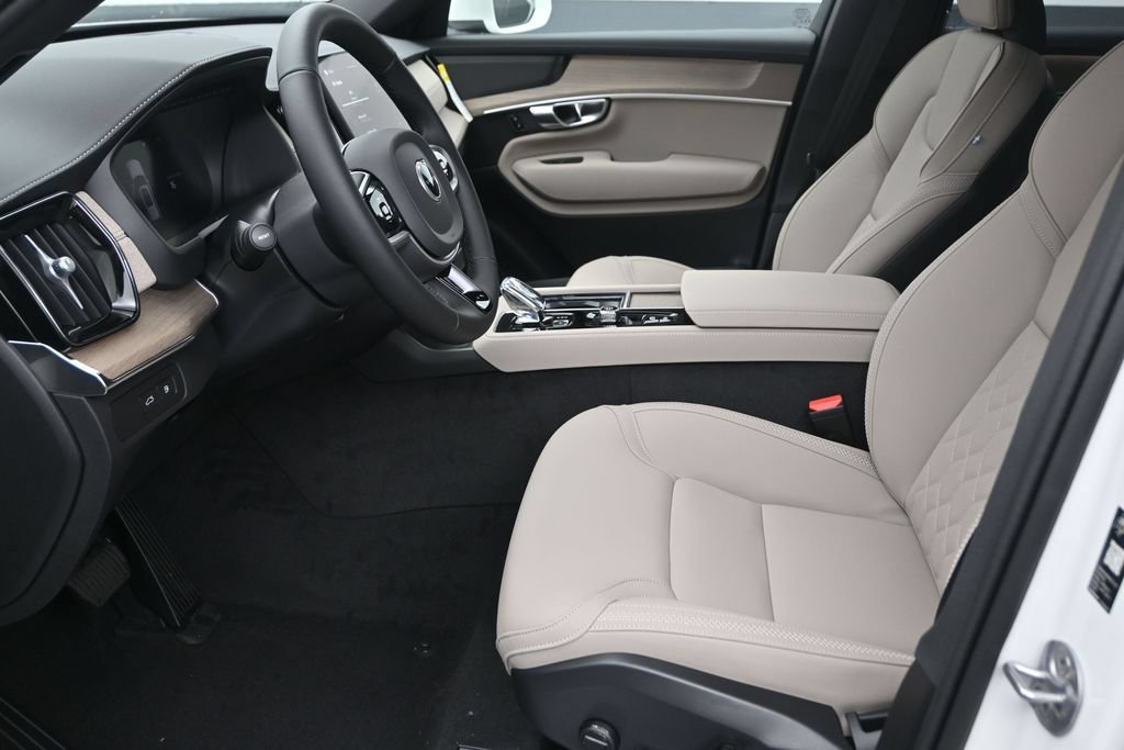New 2026 Volvo XC90 T8 Plus w/ Protection Package Premier AWD/4WD image 11