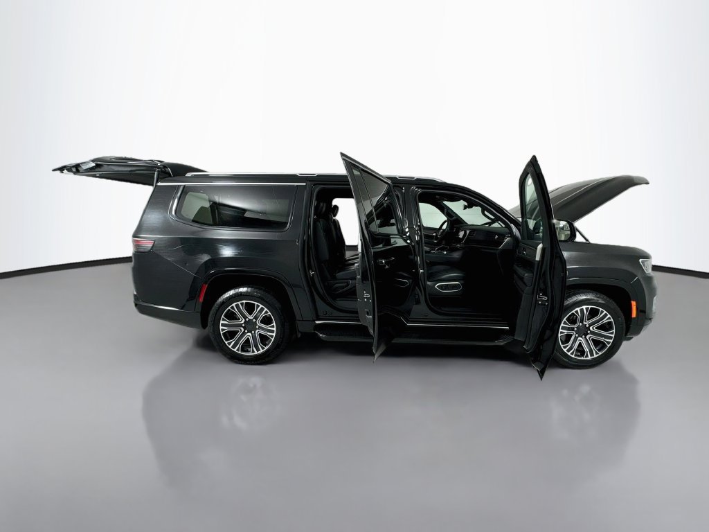 Used 2024 Jeep Wagoneer L Series II RWD image 22