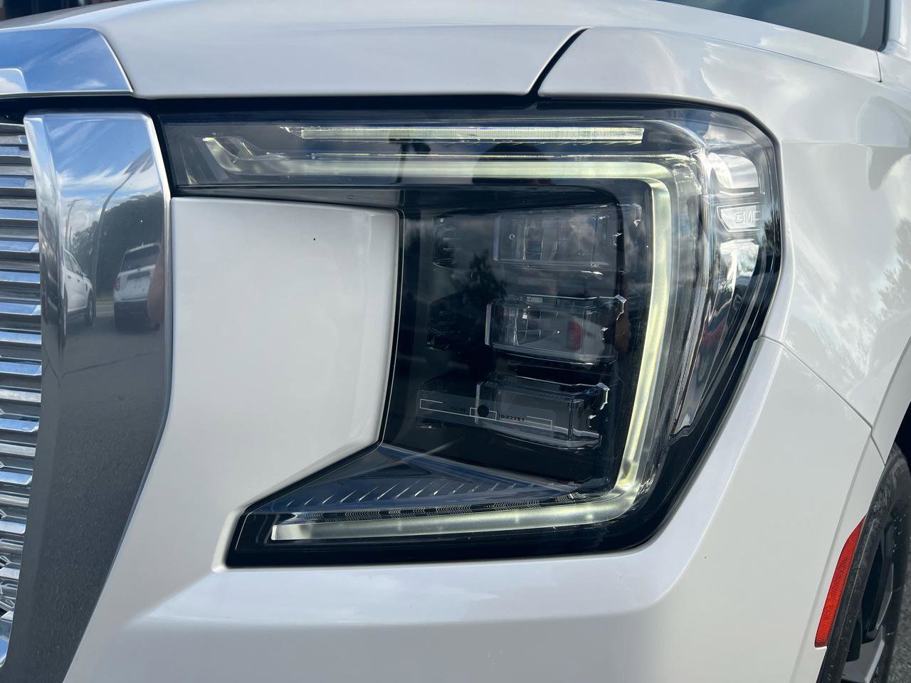 Used 2023 GMC Yukon Denali RWD image 11