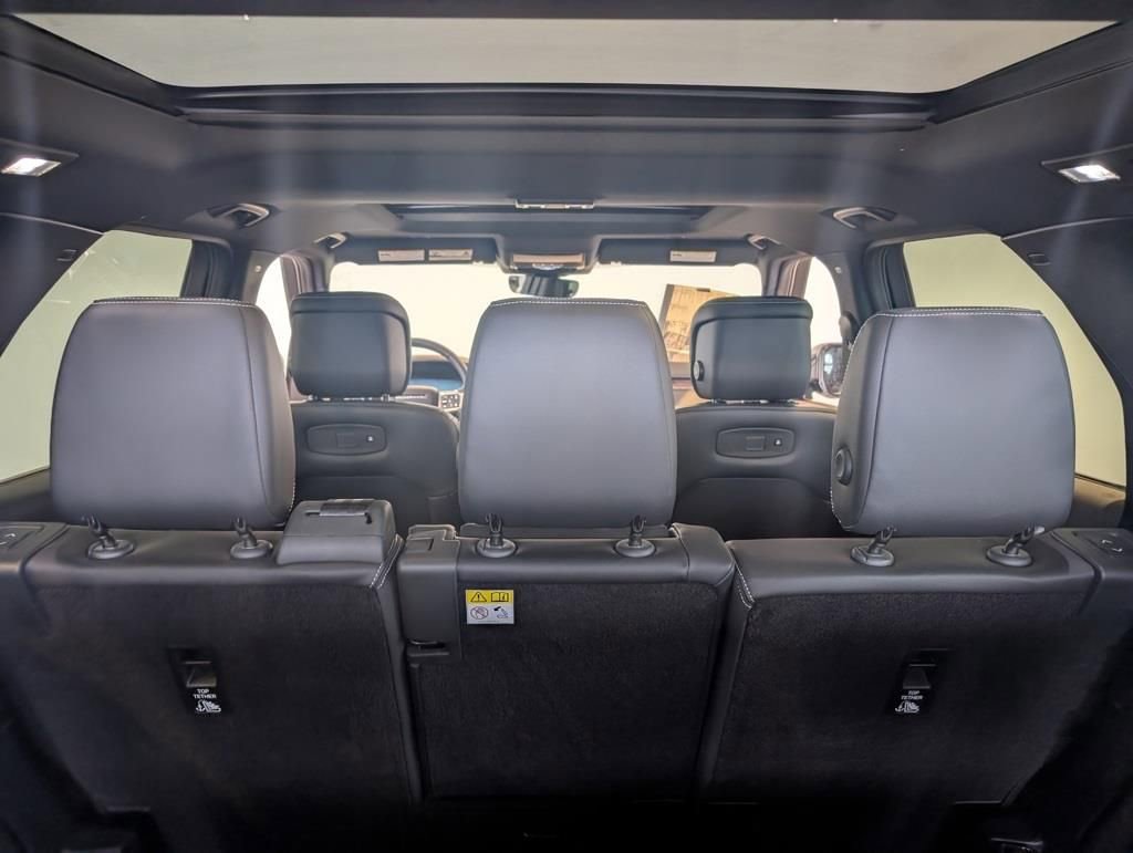 New 2026 Land Rover Discovery S image 30