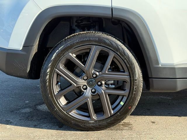 New 2026 Jeep Compass Latitude w/ Sun and Sound Group AWD/4WD image 16