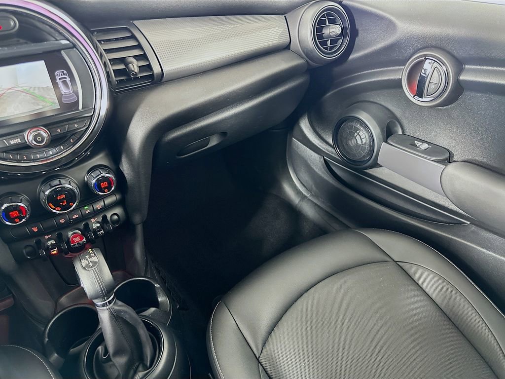 Used 2018 MINI Cooper 2-Door Hardtop image 23
