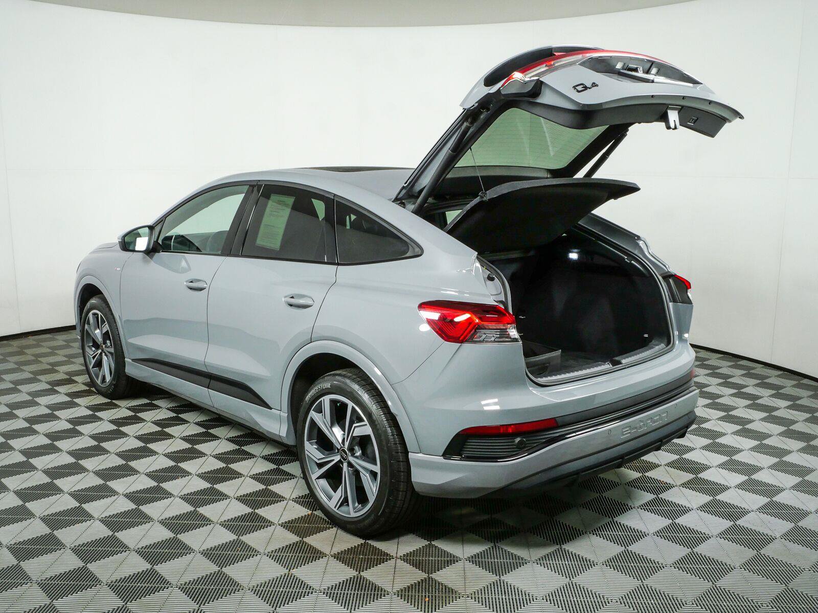 Used 2023 Audi Q4 e-tron Premium w/ Convenience Package AWD/4WD image 34