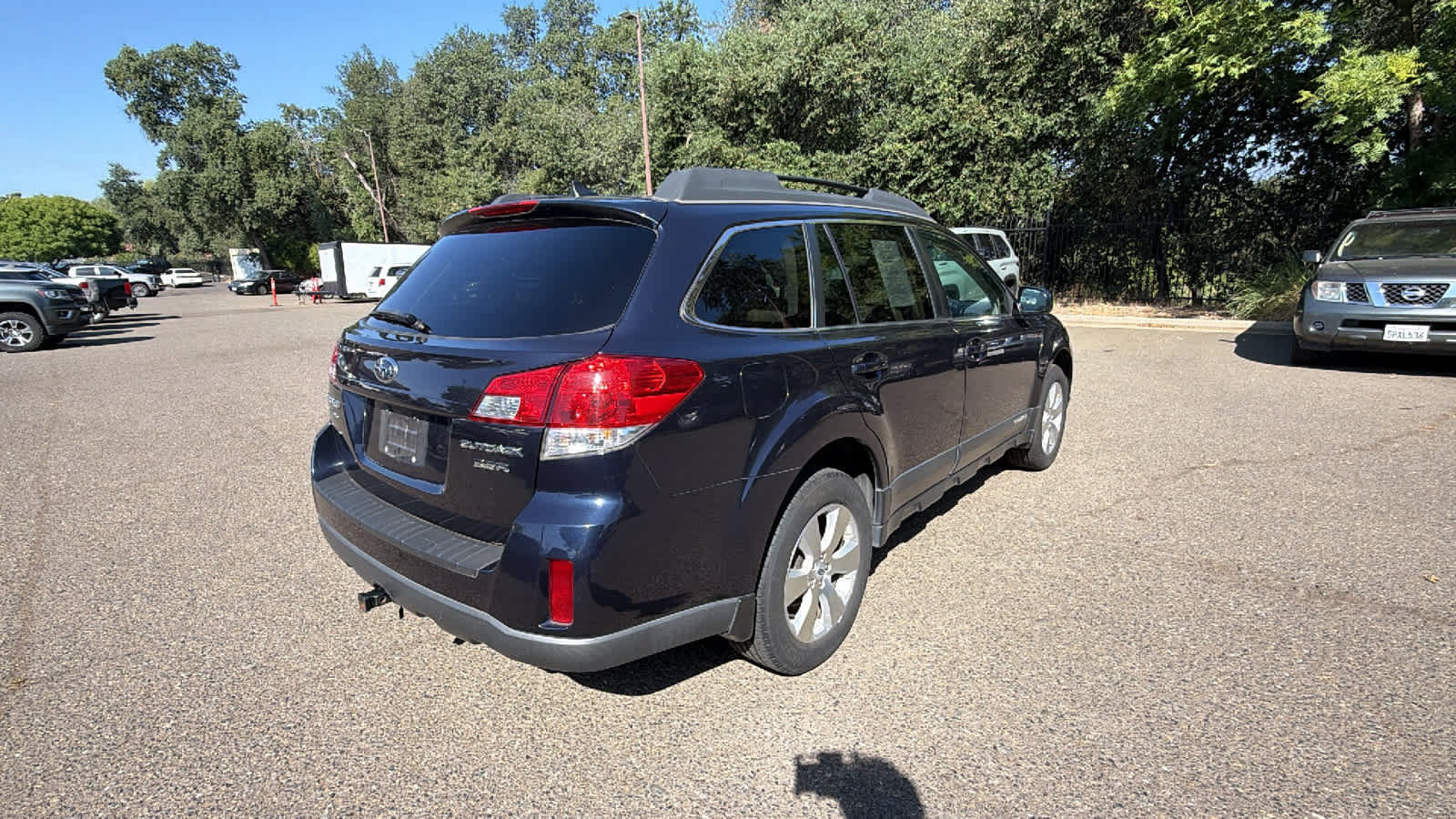 Used 2012 Subaru Outback 3.6R Limited w/ Moonroof Pkg AWD/4WD image 5