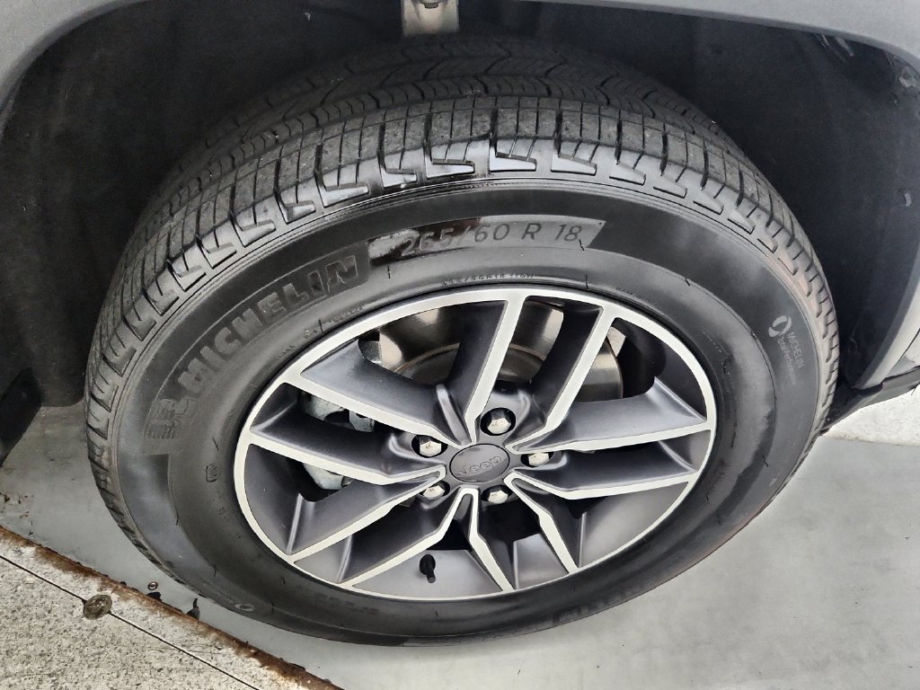 Certified 2022 Jeep Grand Cherokee Limited AWD/4WD image 21