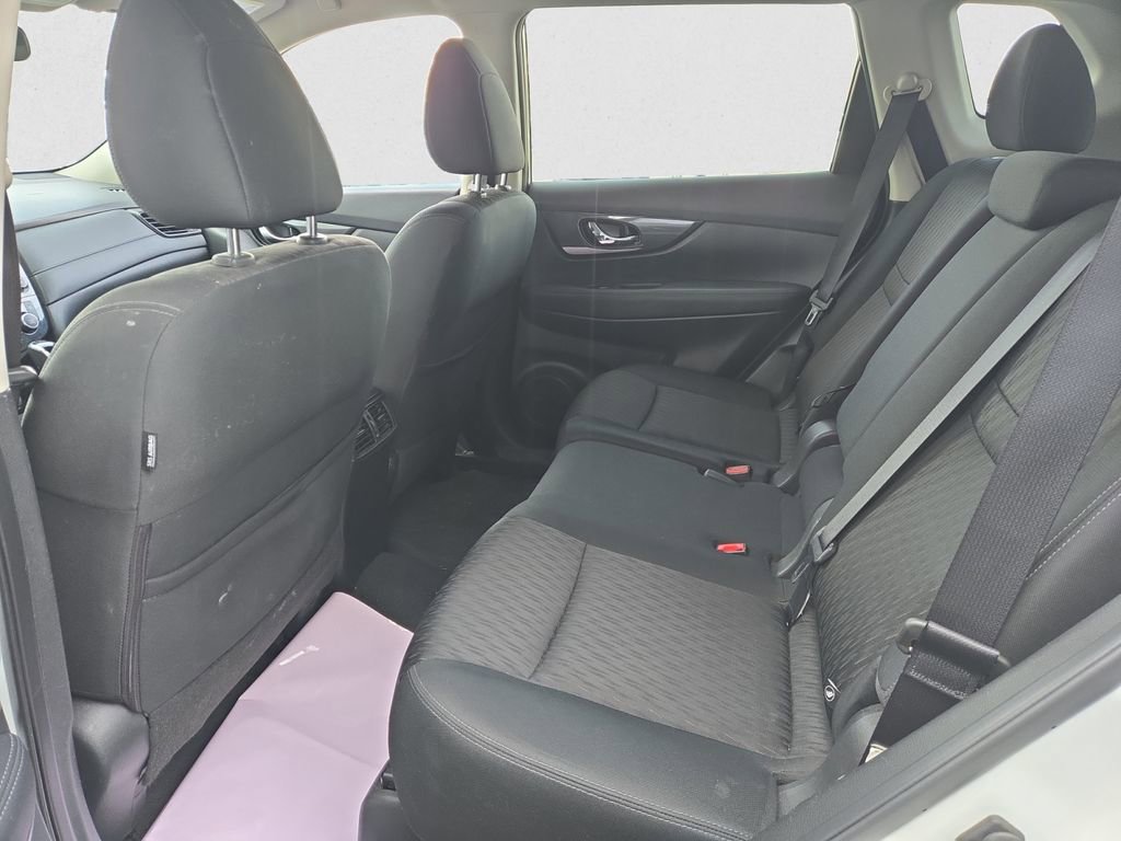 Used 2018 Nissan Rogue SV w/ Premium Package image 16