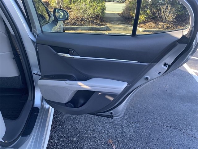 Used 2021 Toyota Camry SE image 11