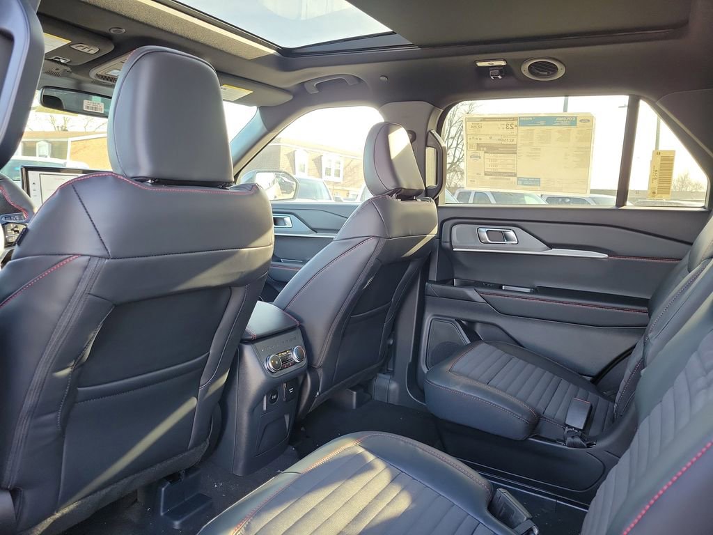 New 2026 Ford Explorer ST-Line w/ ST-Line Street Pack image 15