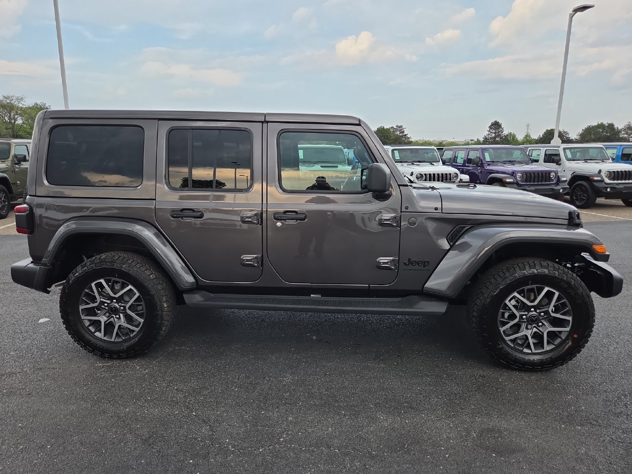 New 2026 Jeep Wrangler Unlimited Sahara AWD/4WD image 8