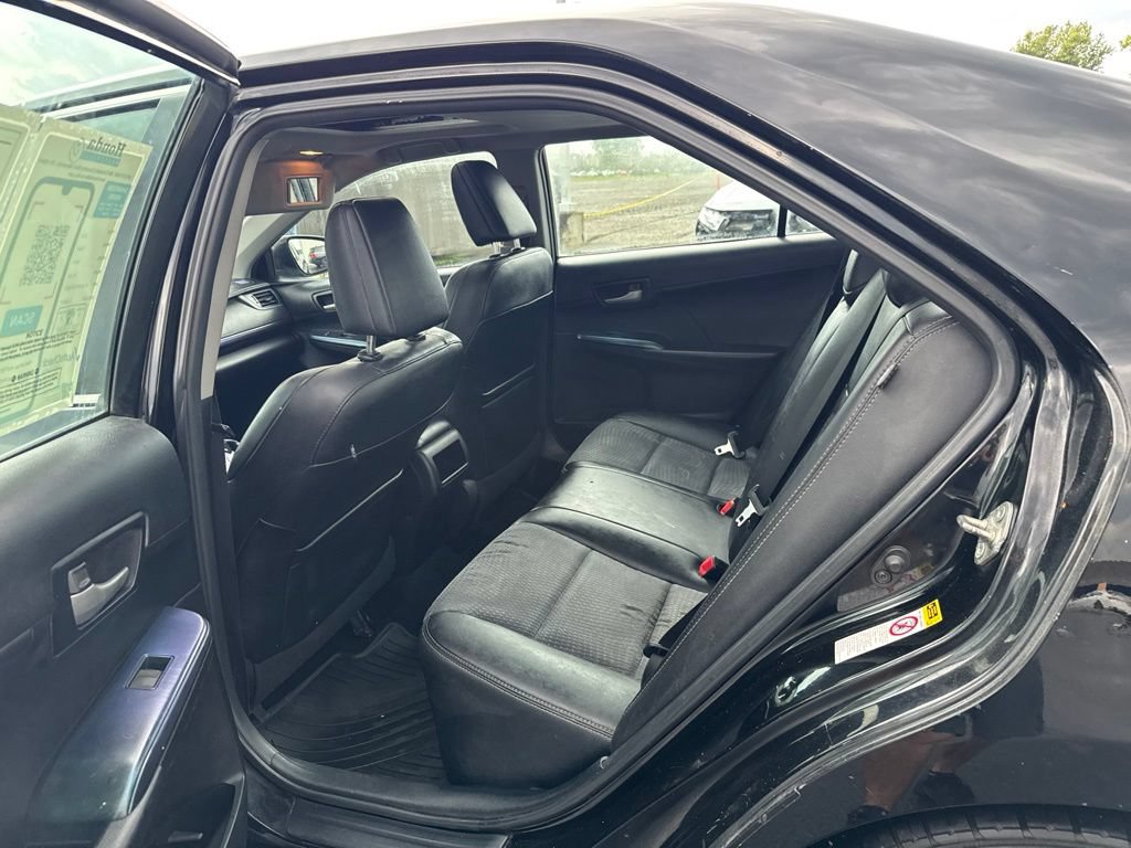 Used 2014 Toyota Camry SE w/ Moonroof Package FWD image 32