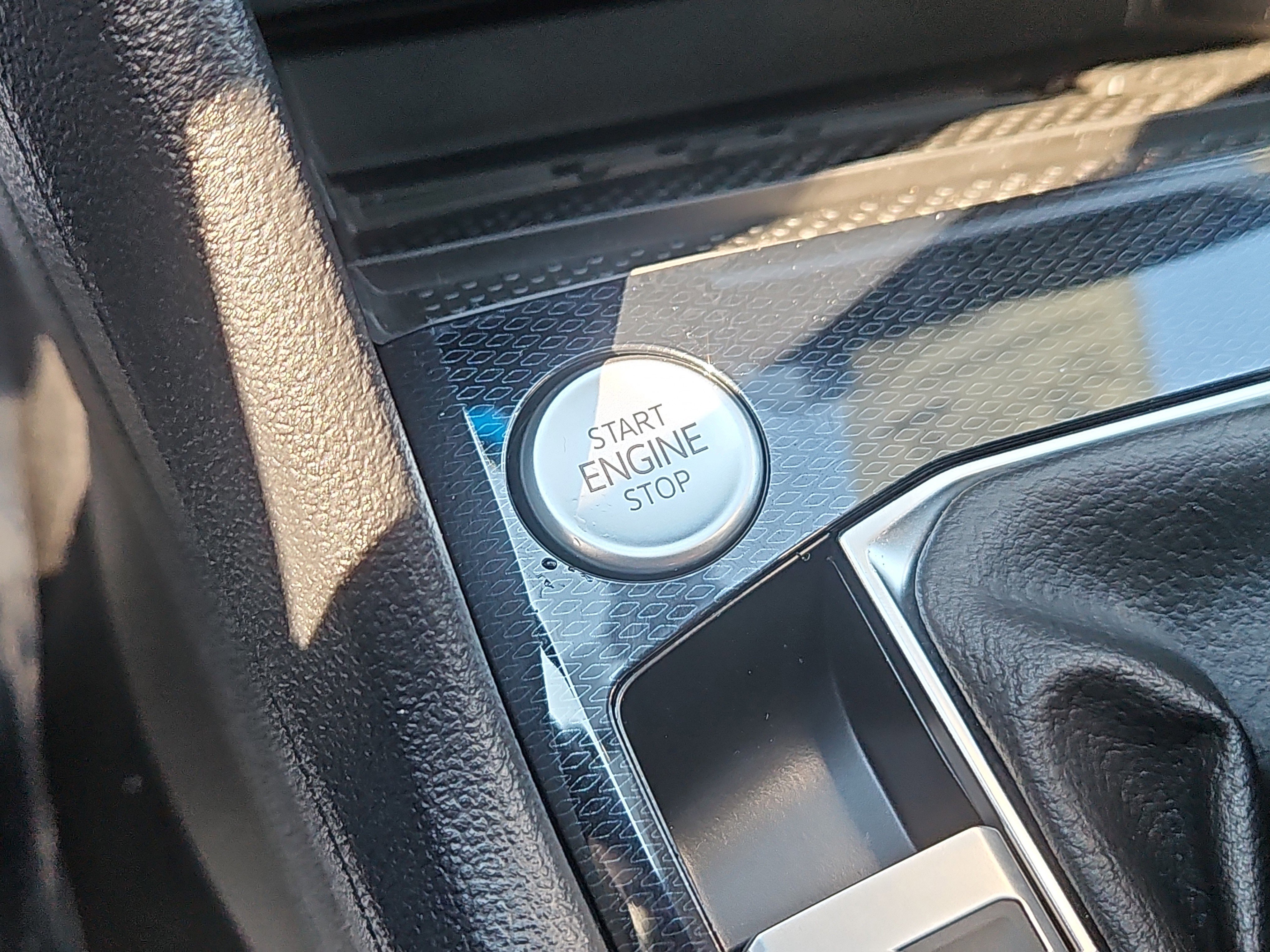 New 2026 Volkswagen Taos SE image 13