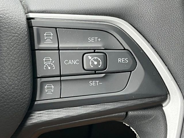Used 2023 Jeep Grand Cherokee L Laredo AWD/4WD image 39