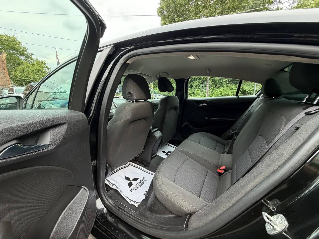 Used 2017 Chevrolet Cruze LS FWD image 24