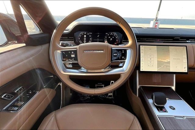 Used 2025 Land Rover Range Rover Long Wheelbase Autobiography image 5