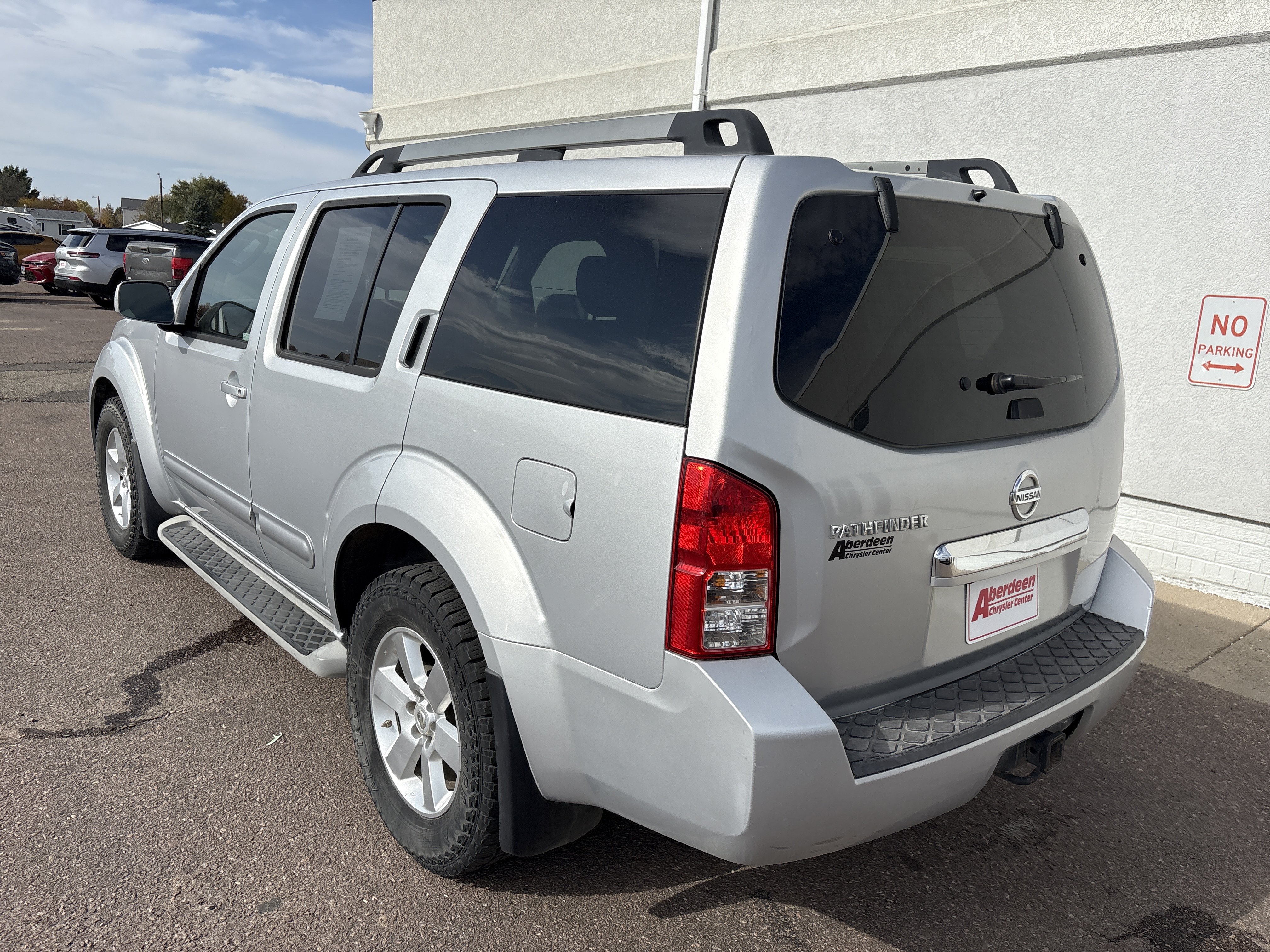 Used 2011 Nissan Pathfinder SV RWD image 7