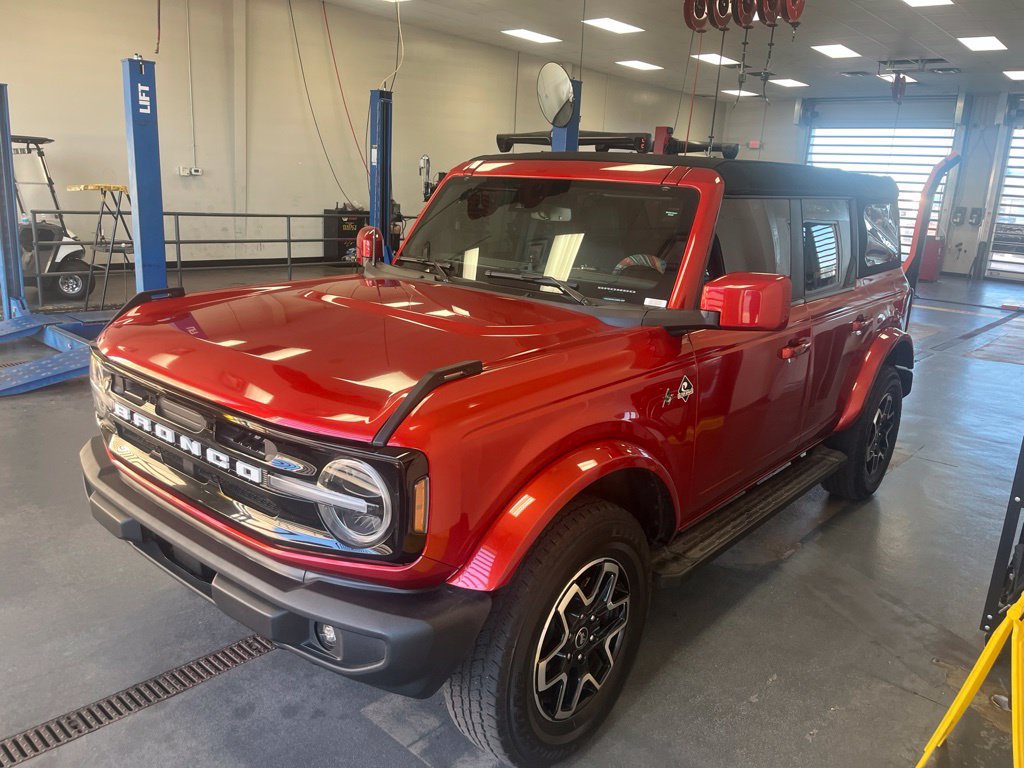 Used 2024 Ford Bronco Outer Banks AWD/4WD image 2