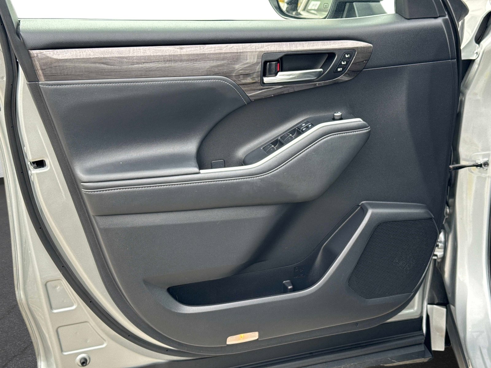 Used 2022 Toyota Highlander Limited image 20