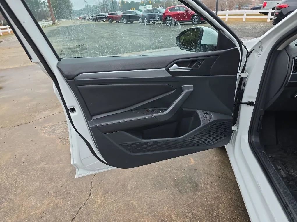 Used 2023 Volkswagen Jetta SE FWD image 36