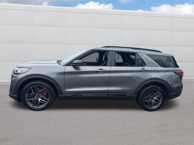 Used 2025 Ford Explorer ST image 2