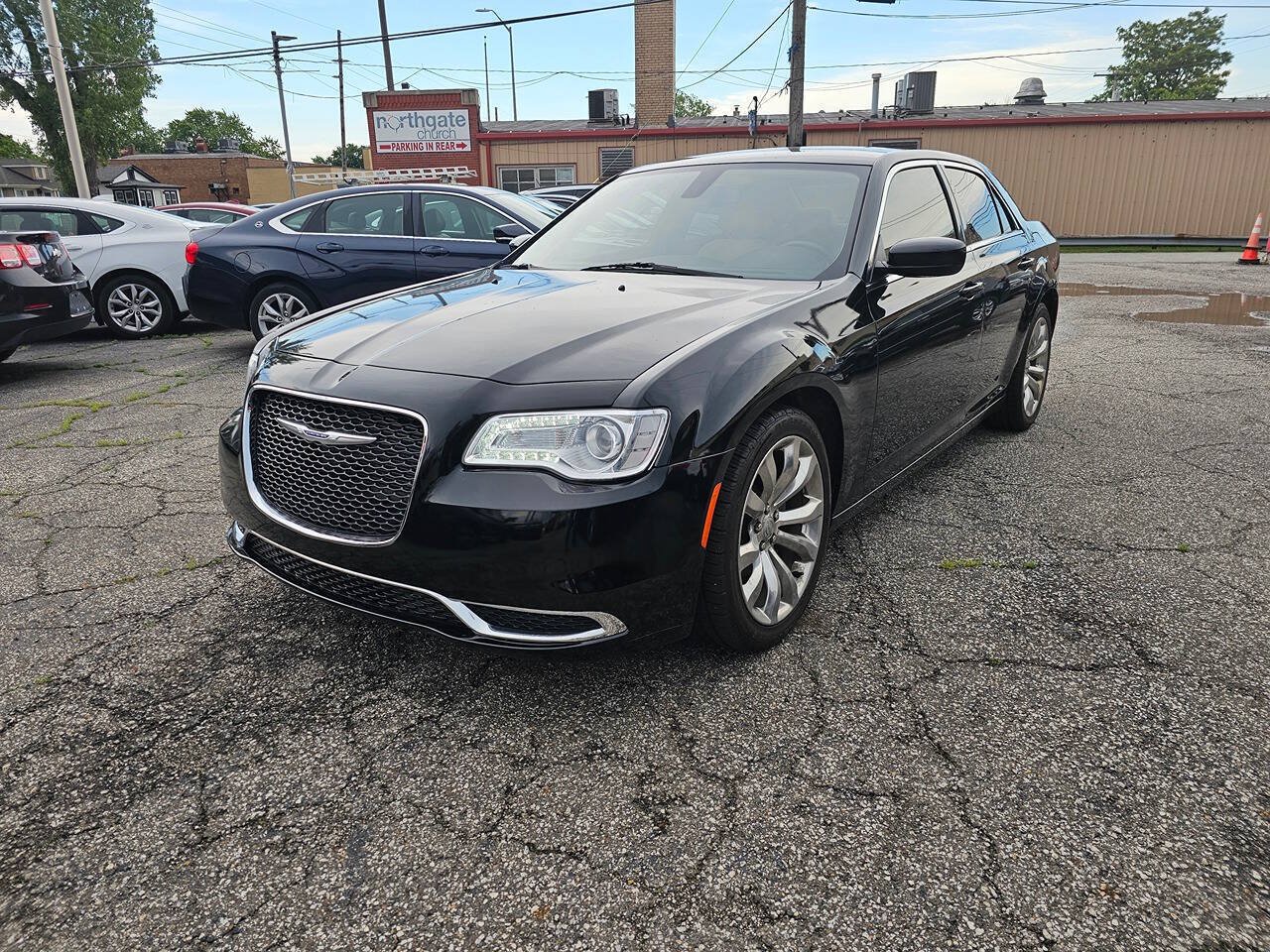 Used 2019 Chrysler 300 Touring w/ Quick Order Package 2EF RWD image 3
