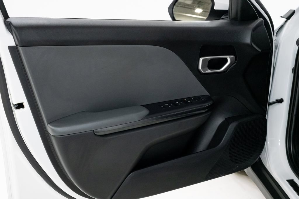 Certified 2025 Kia K4 LXS image 9